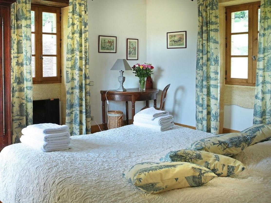 Chambres D'Hotes Avec Piscine La Rossillonie ベナック・エ・カズナック 部屋 写真